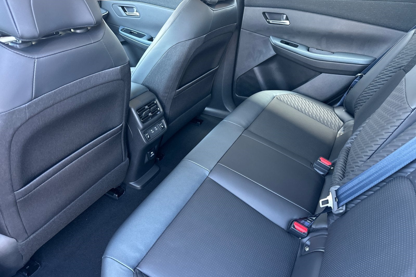 2026 Nissan Leaf PLATINUM+