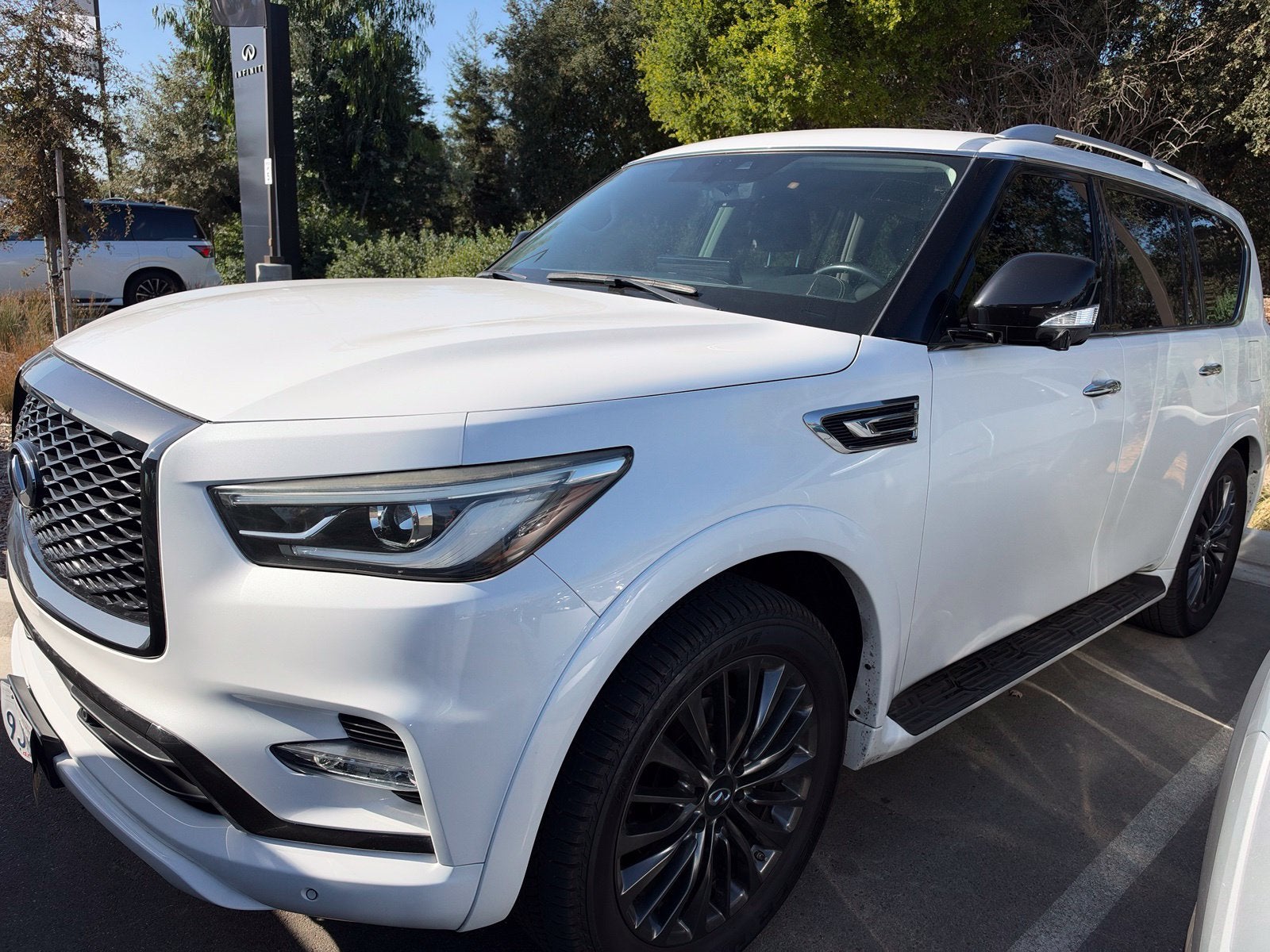 2023 INFINITI QX80 Premium Select