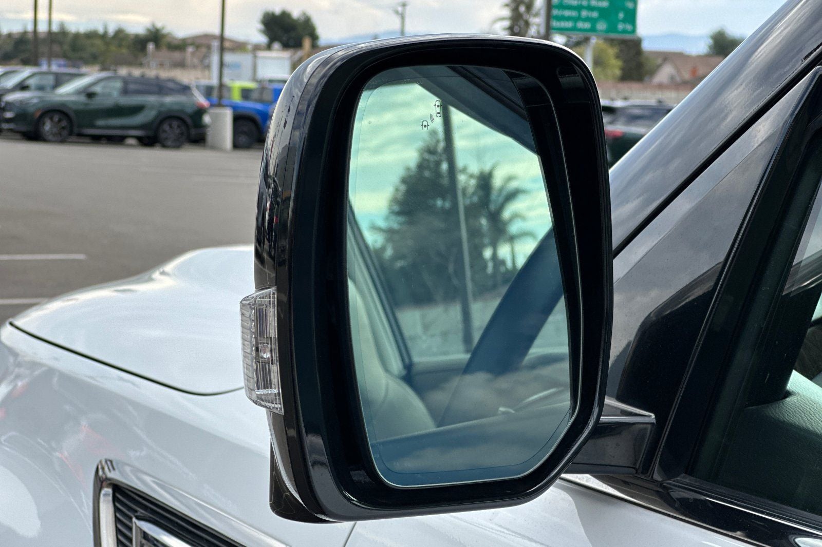 2023 INFINITI QX80 Premium Select