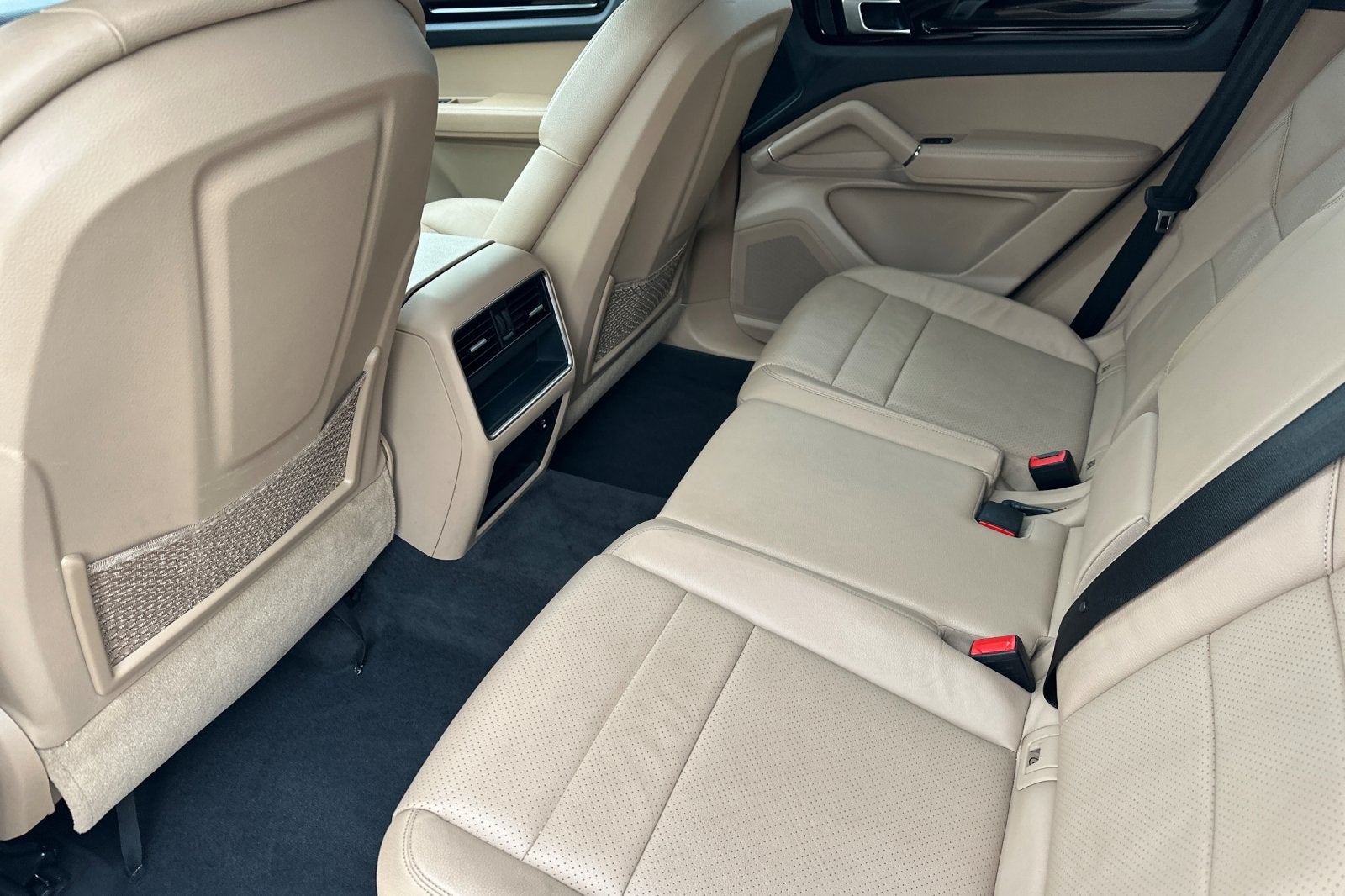 2023 Porsche Cayenne Platinum Edition