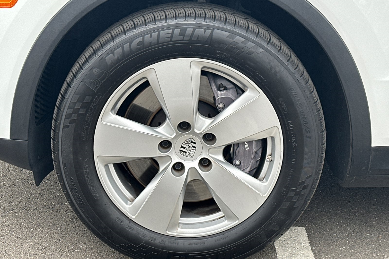 2023 Porsche Cayenne Platinum Edition