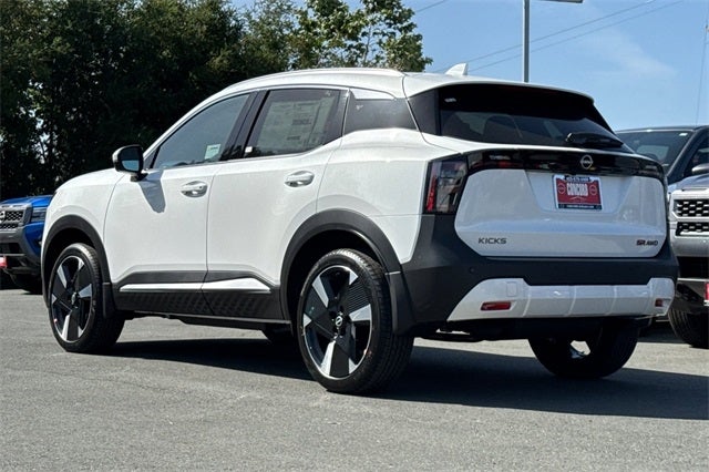 2025 Nissan Kicks SR