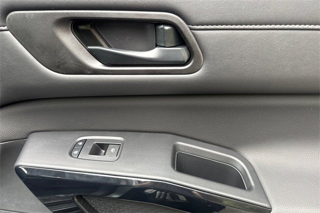 2025 Nissan Pathfinder S