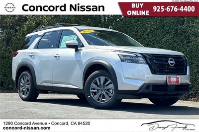 2025 Nissan Pathfinder SV