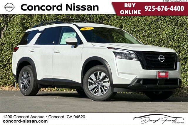 2025 Nissan Pathfinder SV