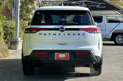2025 Nissan Pathfinder SV