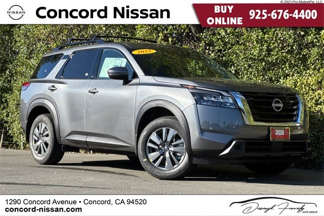 2025 Nissan Pathfinder SV