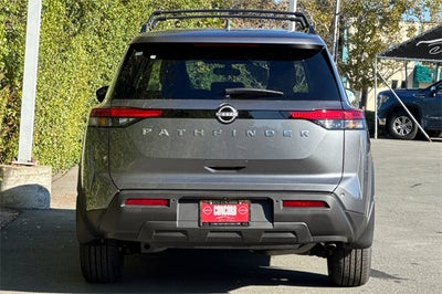 2025 Nissan Pathfinder SV
