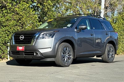 2025 Nissan Pathfinder SV