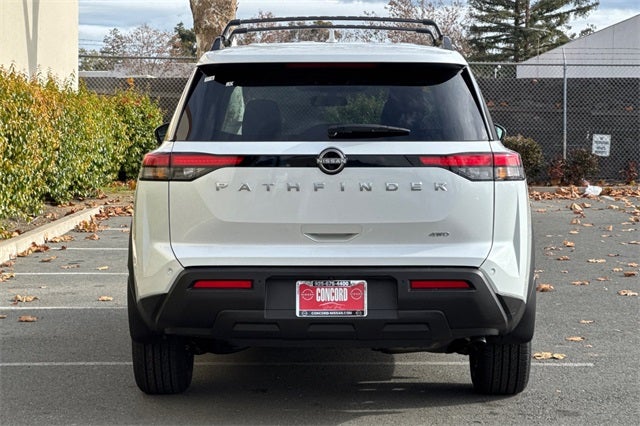 2025 Nissan Pathfinder SV