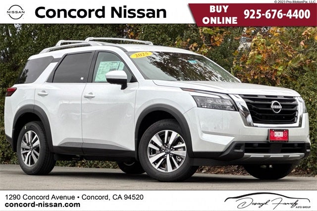 2025 Nissan Pathfinder SL