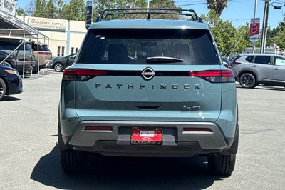 2026 Nissan Pathfinder SL