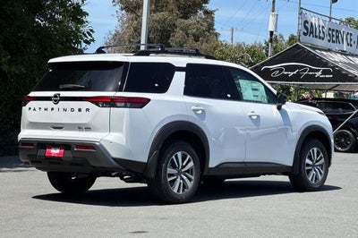 2026 Nissan Pathfinder SL