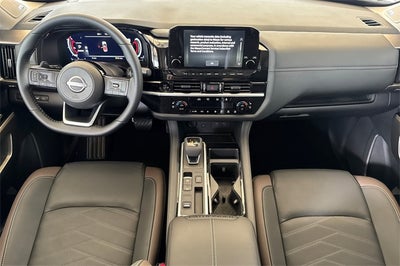 2025 Nissan Pathfinder Platinum