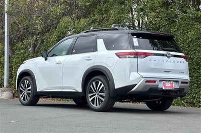 2025 Nissan Pathfinder Platinum