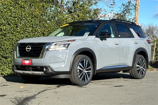 2025 Nissan Pathfinder Platinum