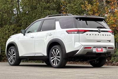 2025 Nissan Pathfinder Platinum