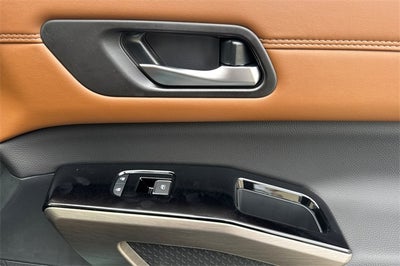 2025 Nissan Pathfinder Platinum